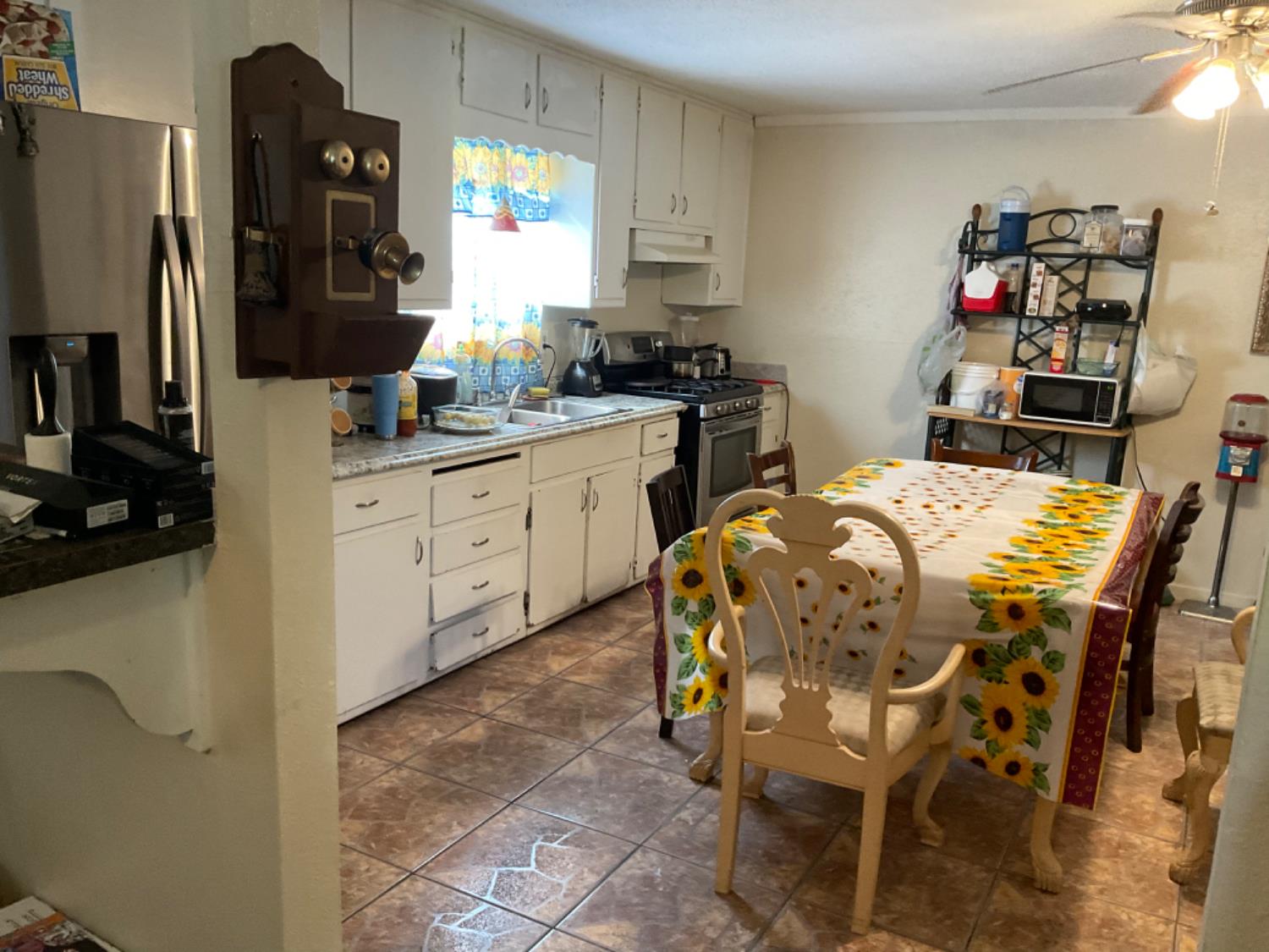 915 R St, Merced, CA 95341