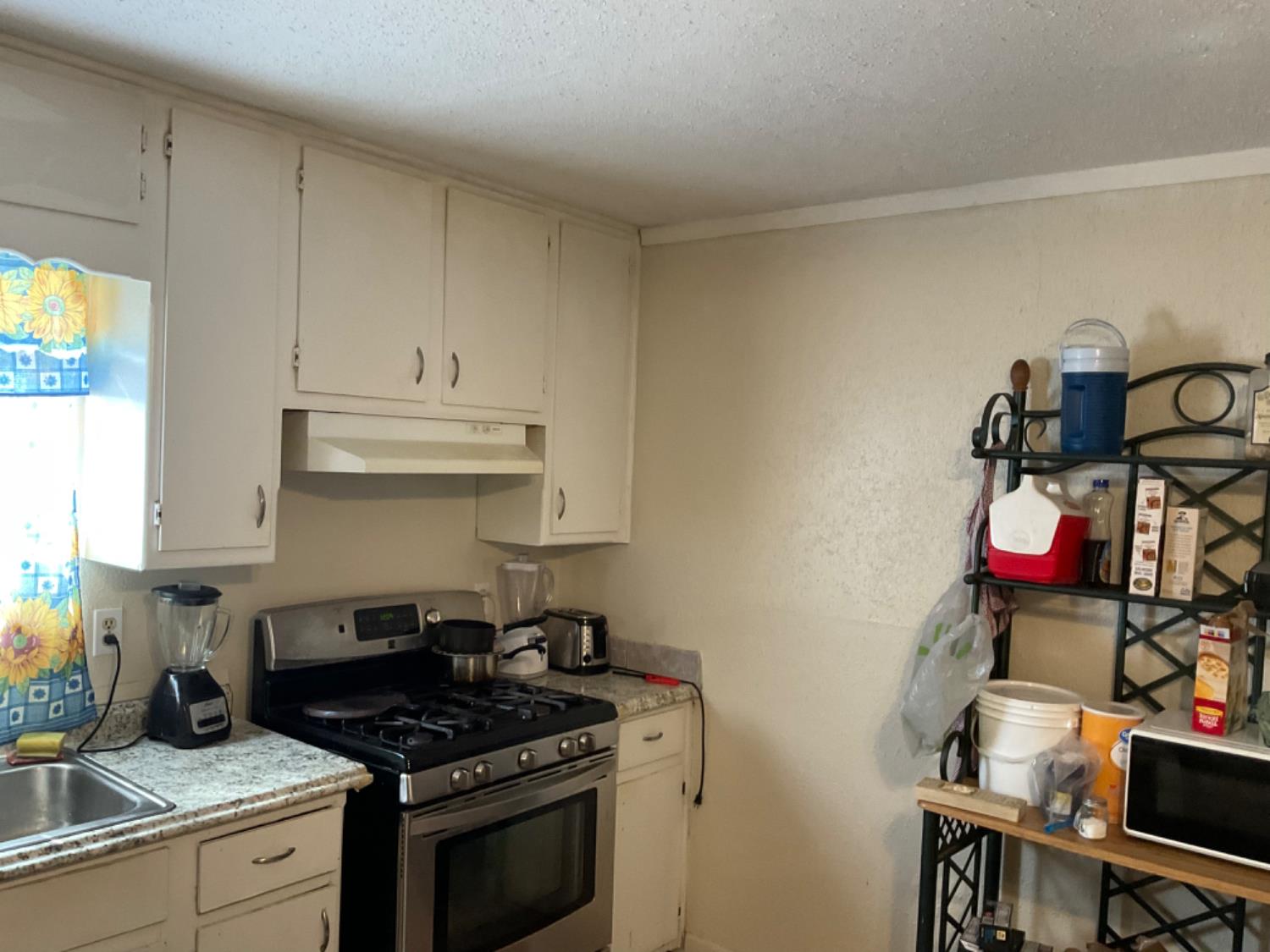 915 R St, Merced, CA 95341