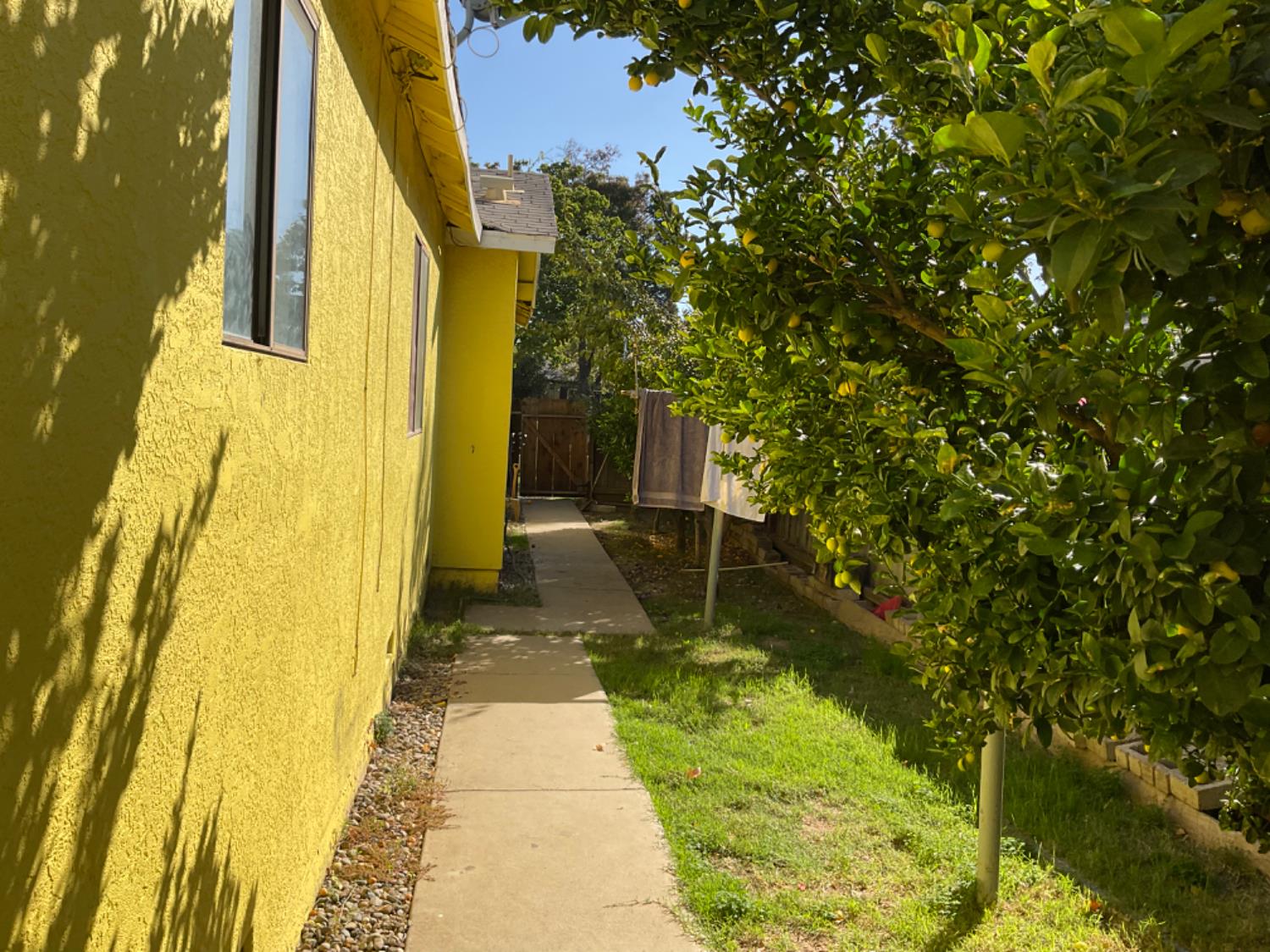 915 R St, Merced, CA 95341