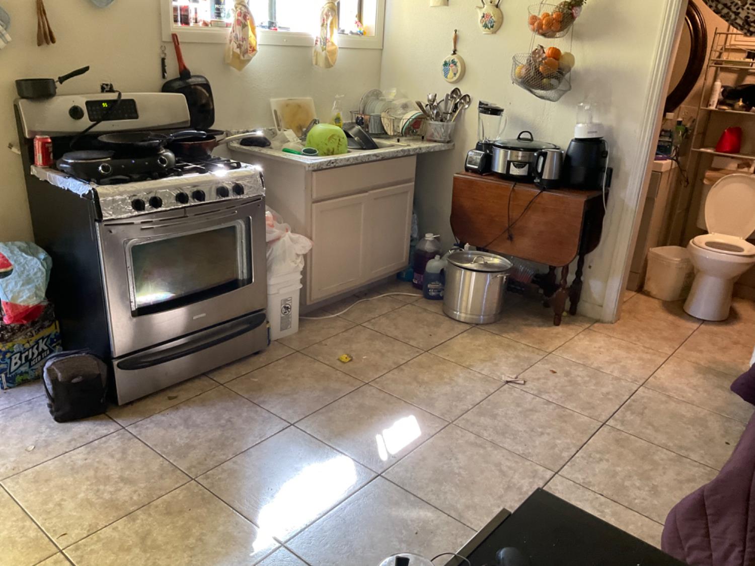 915 R St, Merced, CA 95341