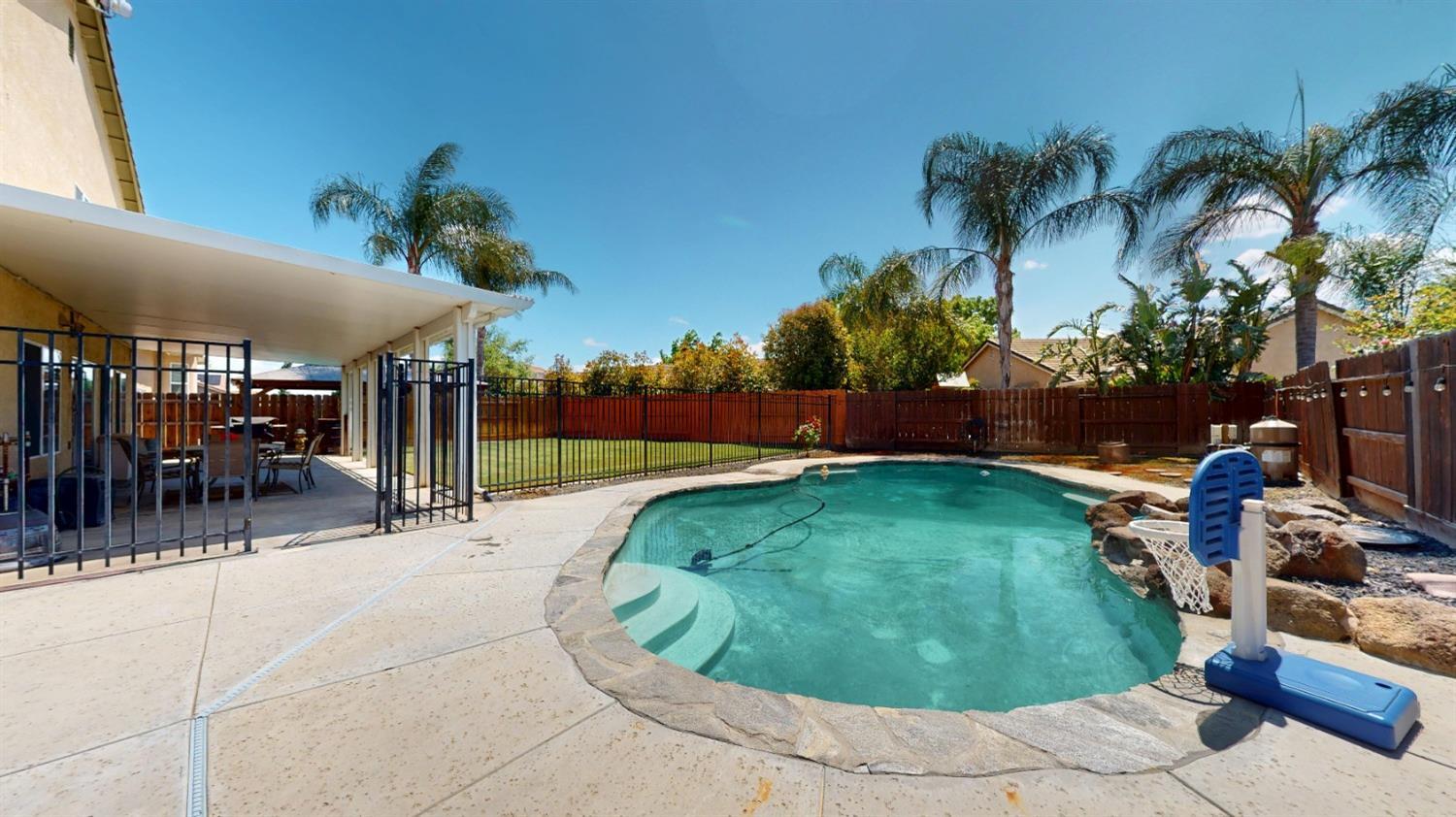 1708 Via Milano Ct, Gustine, CA 95322