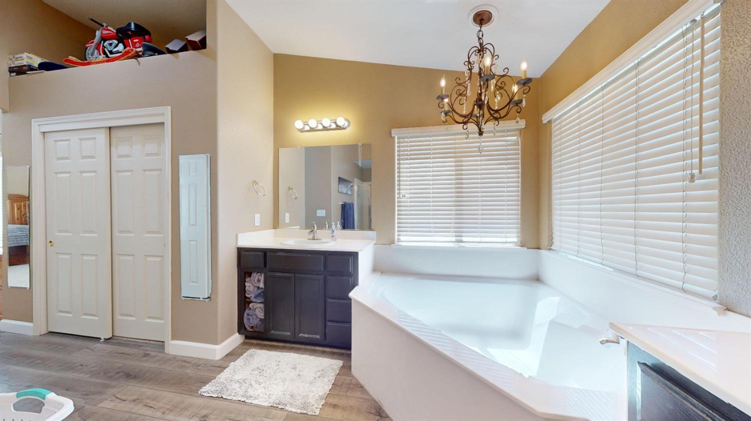 1708 Via Milano Ct, Gustine, CA 95322