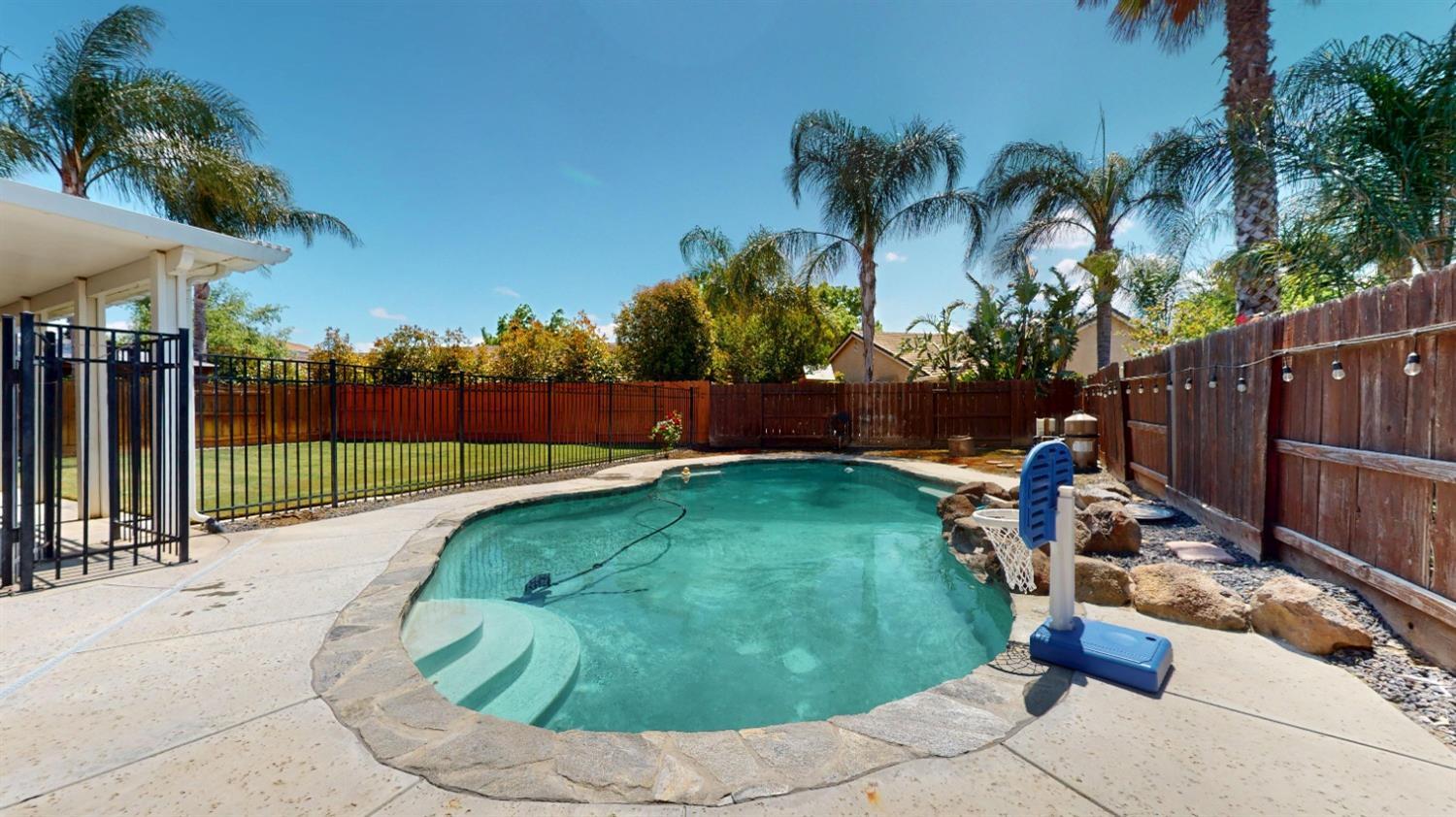 1708 Via Milano Ct, Gustine, CA 95322