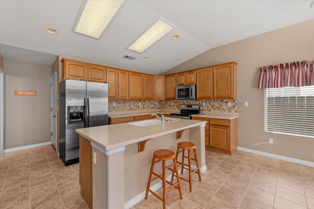 1947 Hampton, Hanford, CA 93230