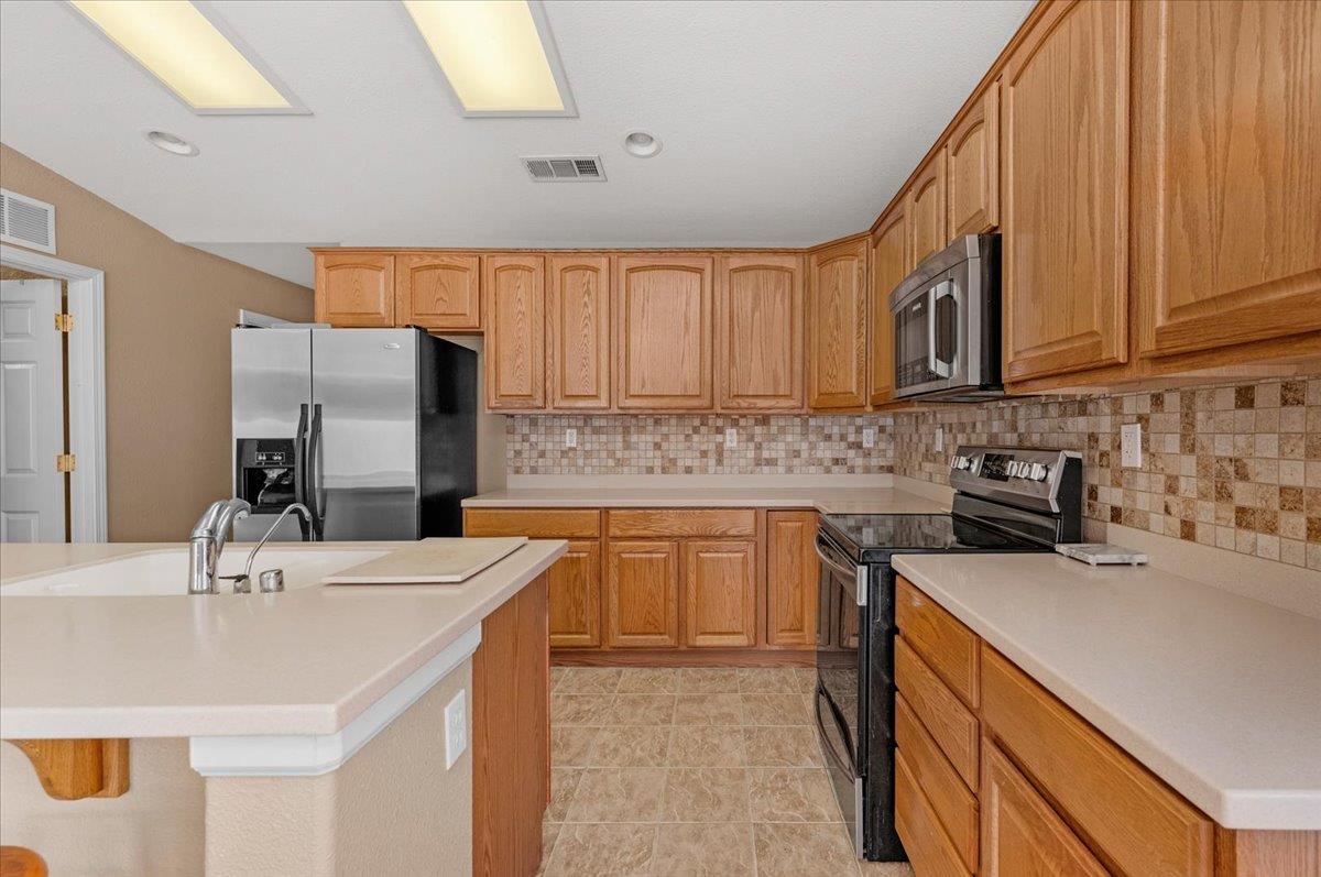 1947 Hampton, Hanford, CA 93230