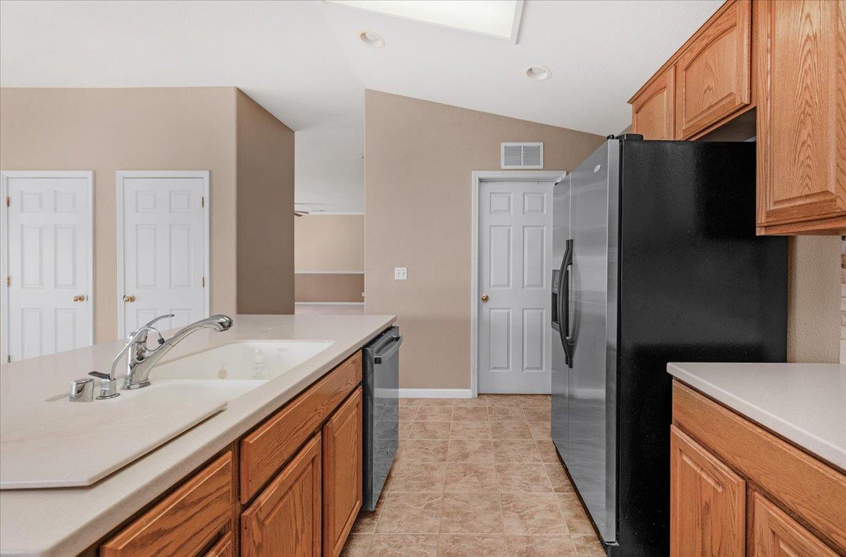 1947 Hampton, Hanford, CA 93230