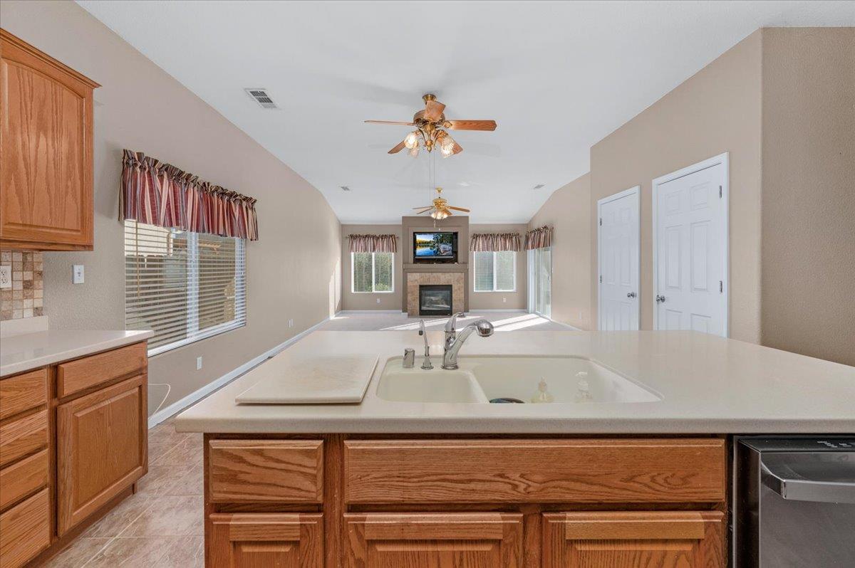 1947 Hampton, Hanford, CA 93230