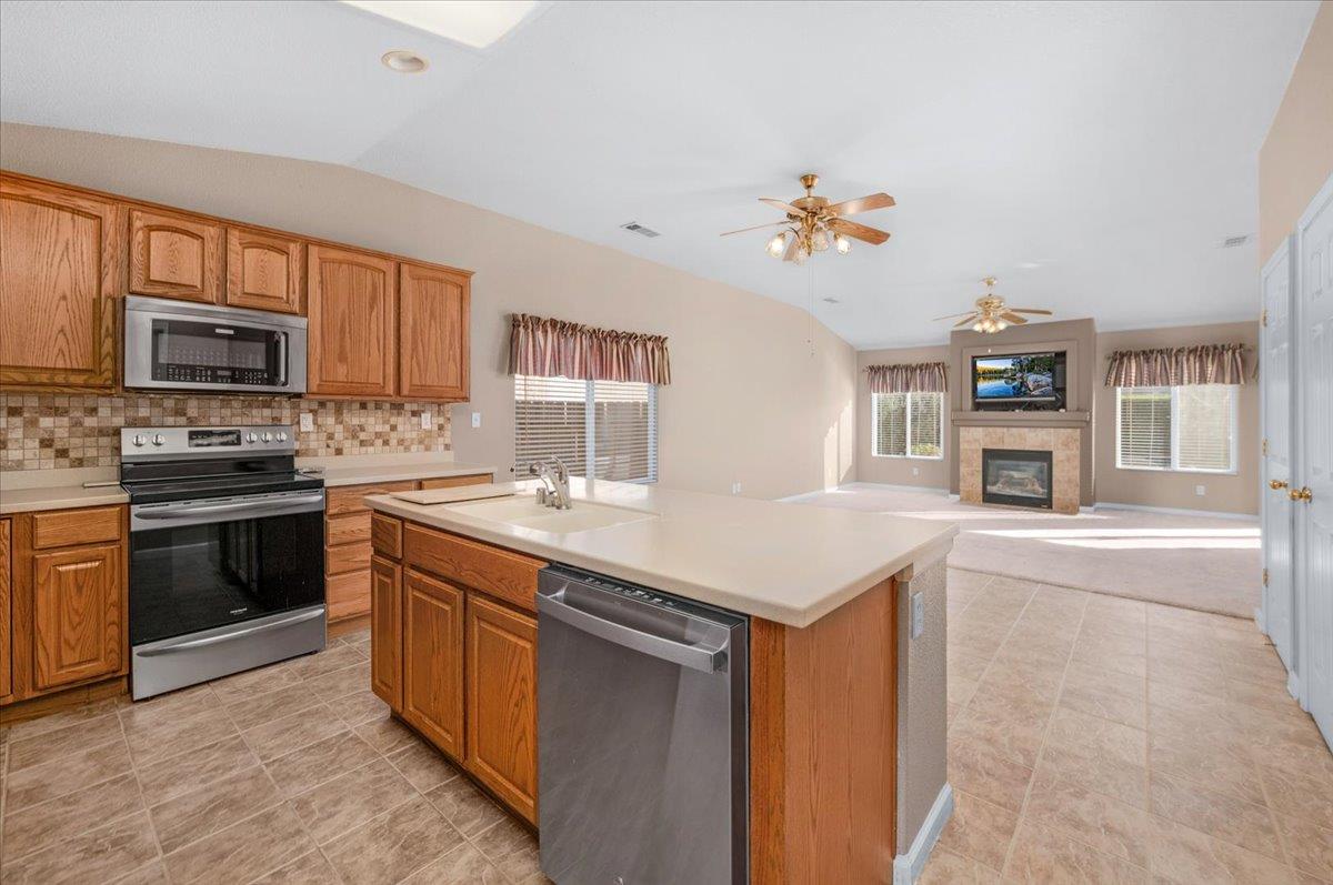 1947 Hampton, Hanford, CA 93230