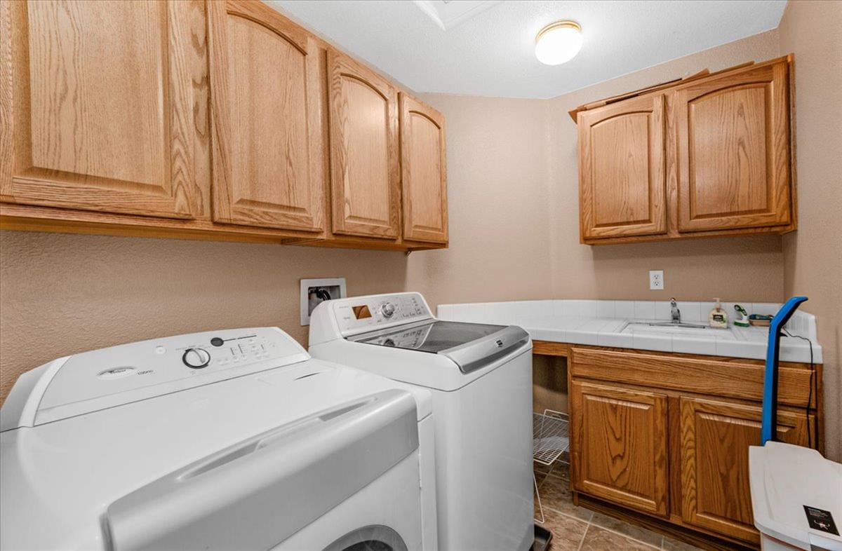 1947 Hampton, Hanford, CA 93230