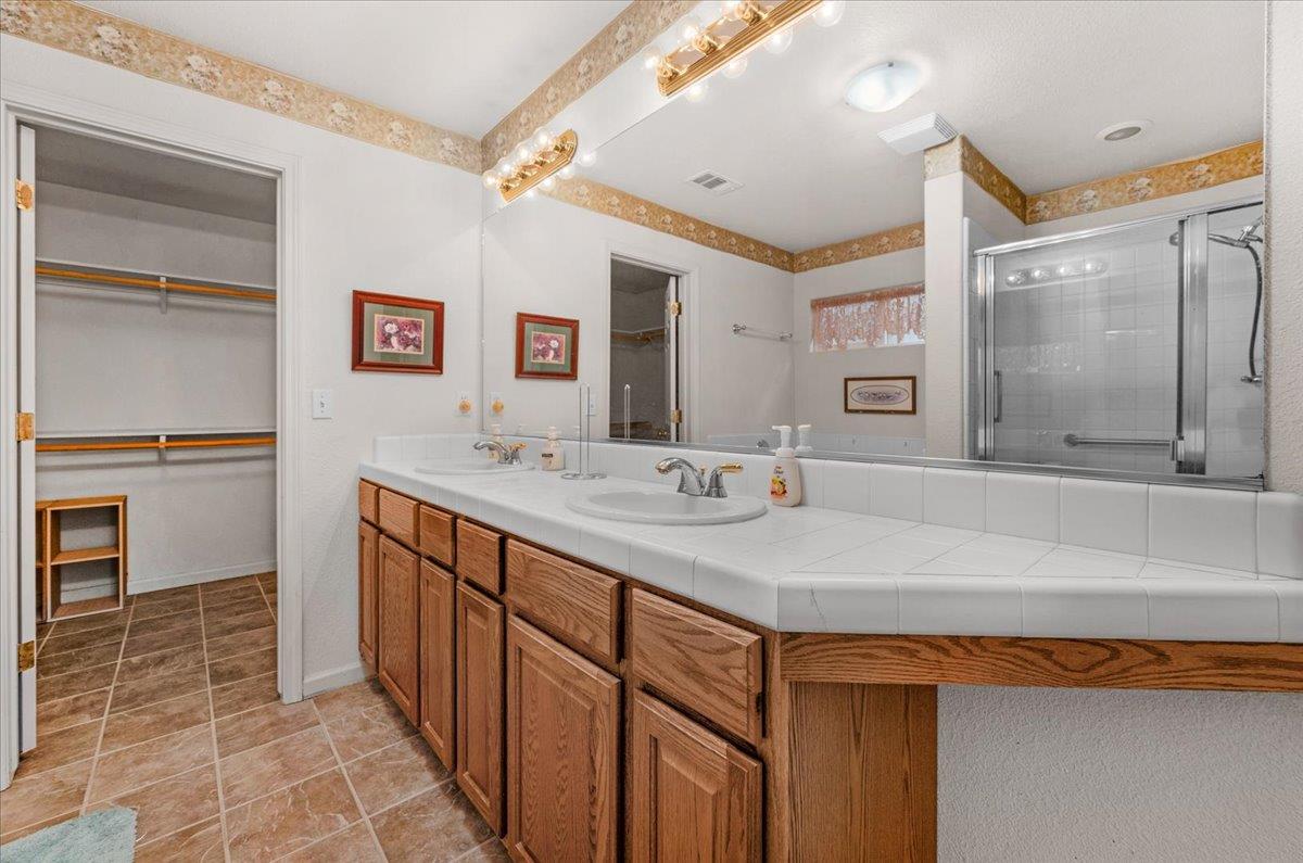 1947 Hampton, Hanford, CA 93230