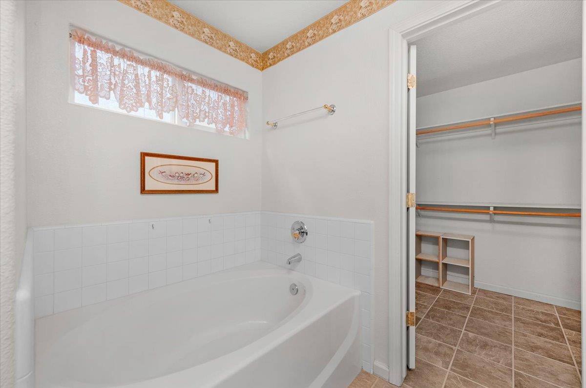 1947 Hampton, Hanford, CA 93230