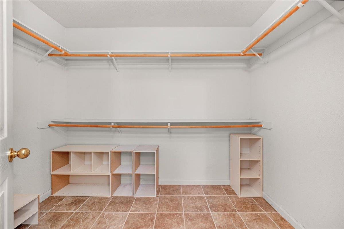 1947 Hampton, Hanford, CA 93230