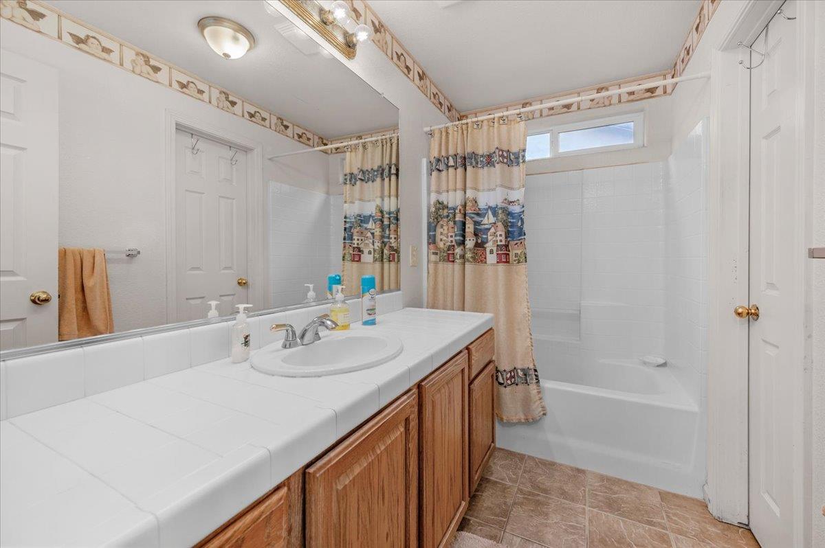 1947 Hampton, Hanford, CA 93230