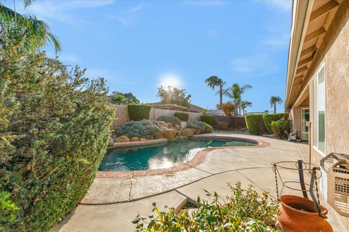 1947 Hampton, Hanford, CA 93230