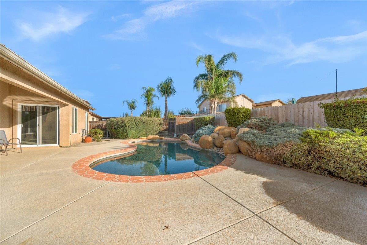 1947 Hampton, Hanford, CA 93230