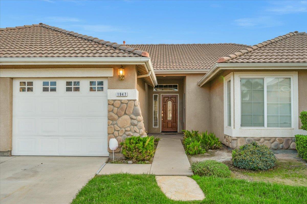 1947 Hampton, Hanford, CA 93230