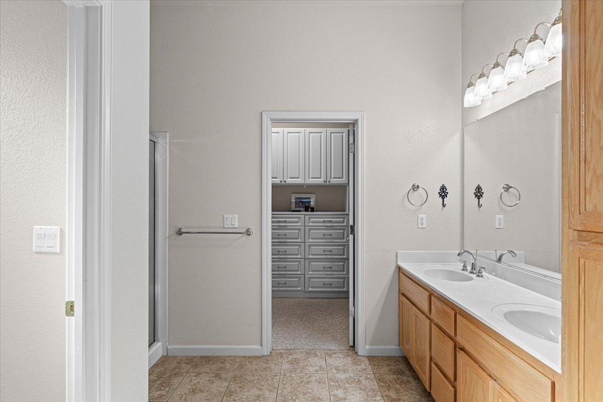 1665 Windy Cove Ln, Ripon, CA 95366