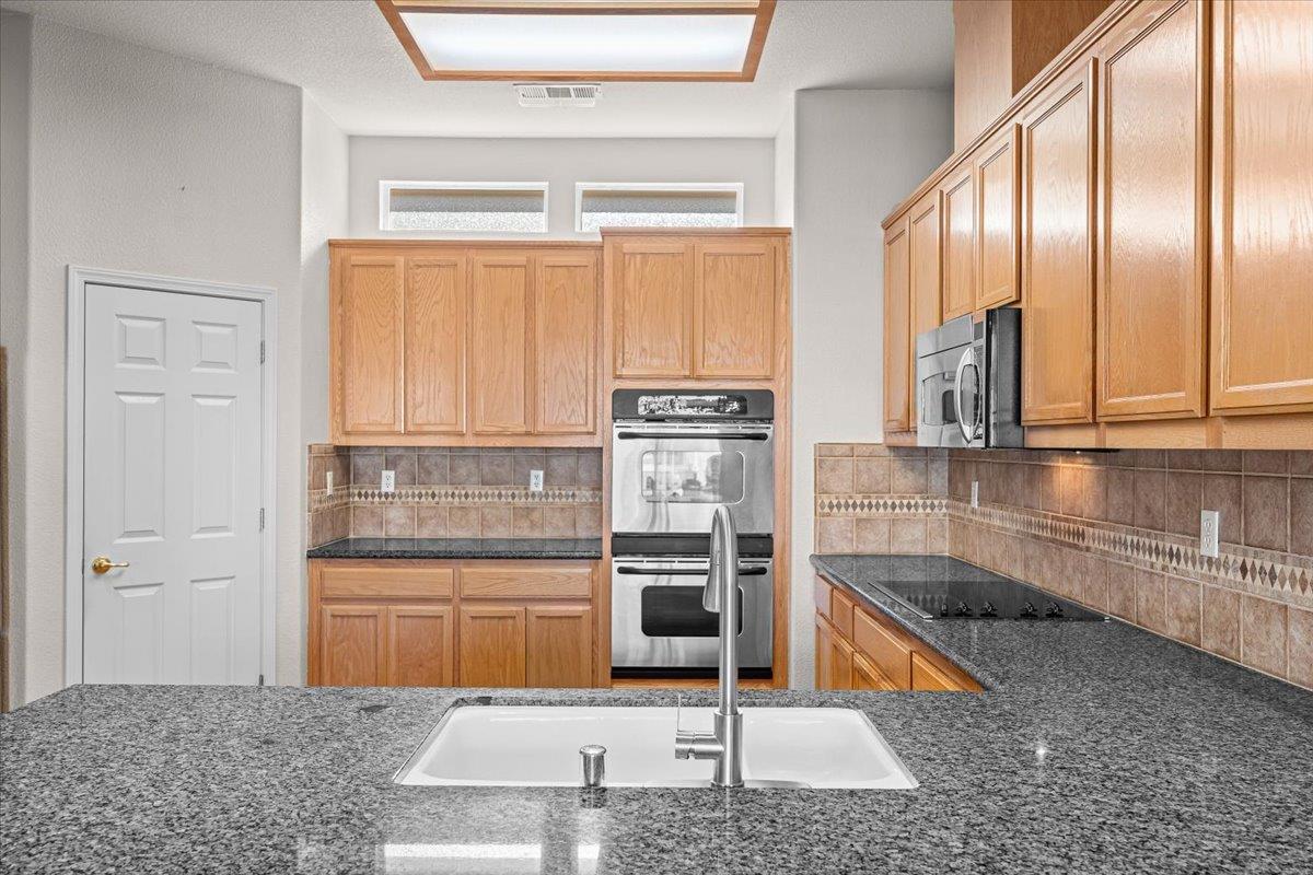 1665 Windy Cove Ln, Ripon, CA 95366