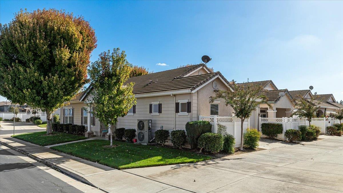 1665 Windy Cove Ln, Ripon, CA 95366