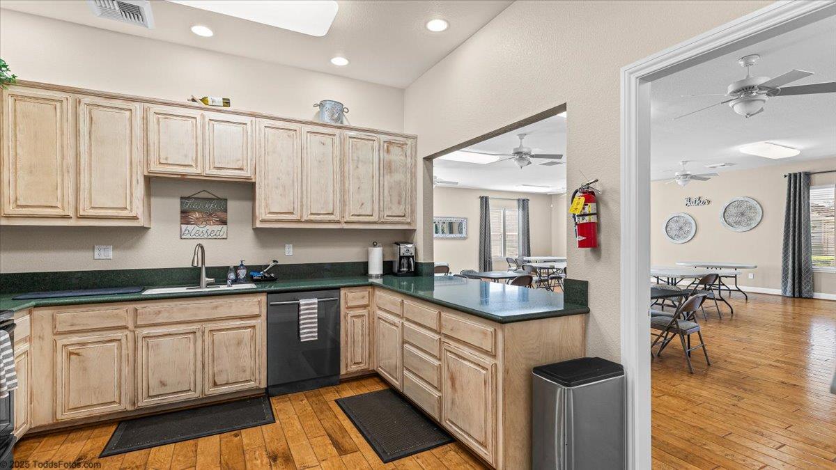 1665 Windy Cove Ln, Ripon, CA 95366