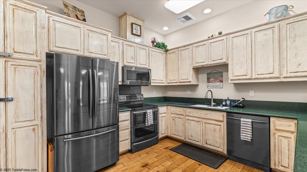 1665 Windy Cove Ln, Ripon, CA 95366