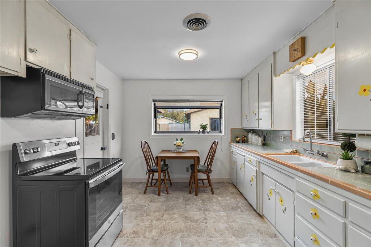 232 Fusco Ave, Modesto, CA 95354