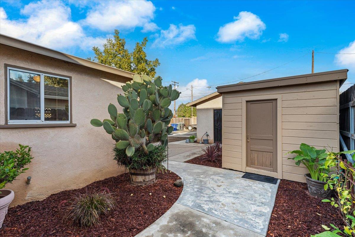 232 Fusco Ave, Modesto, CA 95354