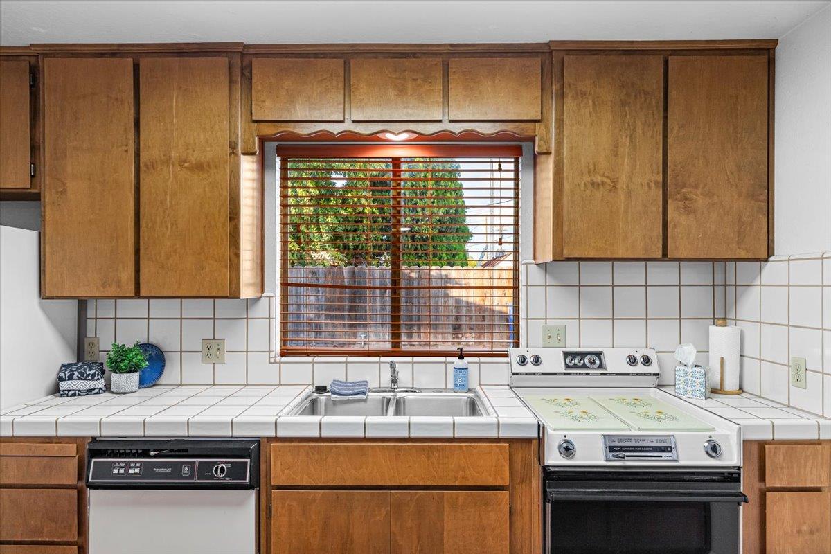 232 Fusco Ave, Modesto, CA 95354