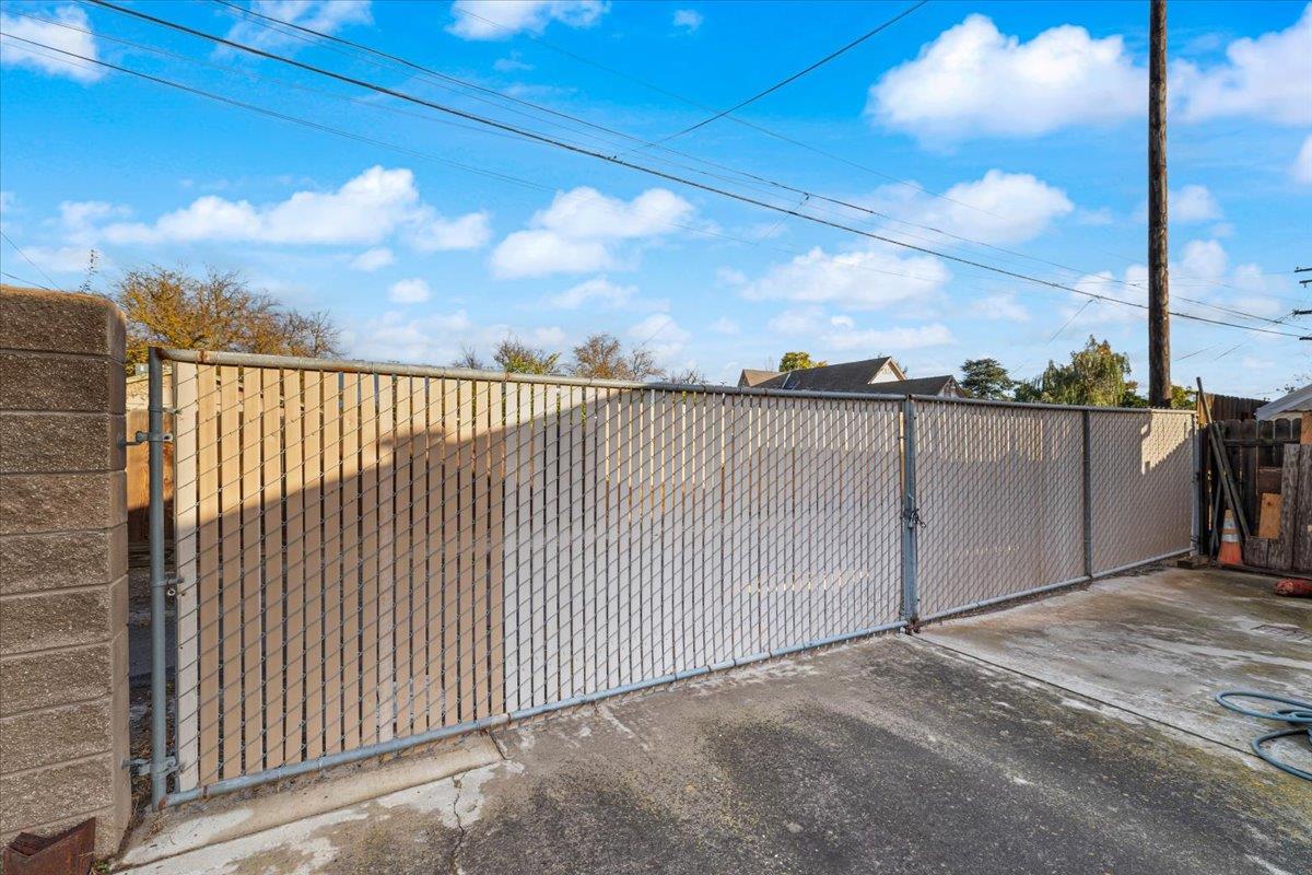 232 Fusco Ave, Modesto, CA 95354