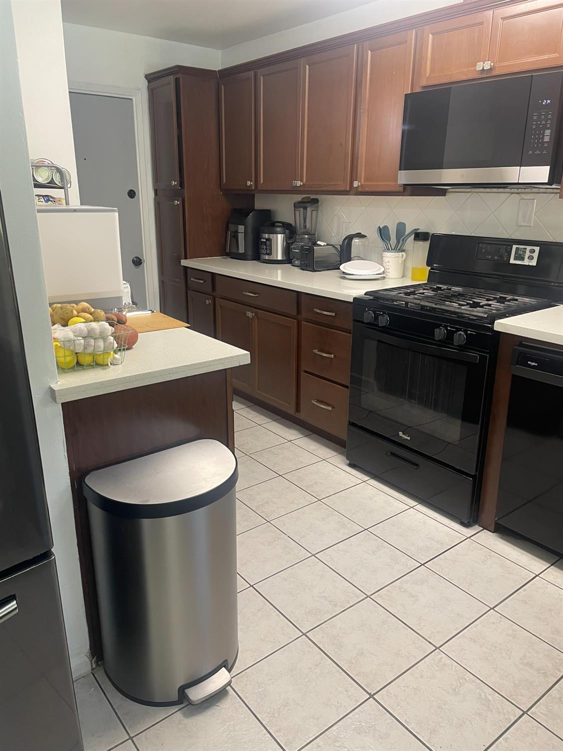 912 W 9 th, Merced, CA 95341