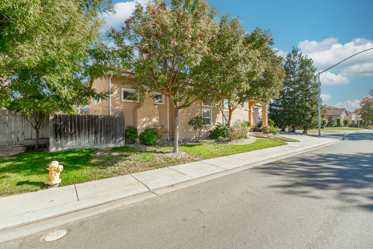 2100 Paramont Way, Modesto, CA 95355