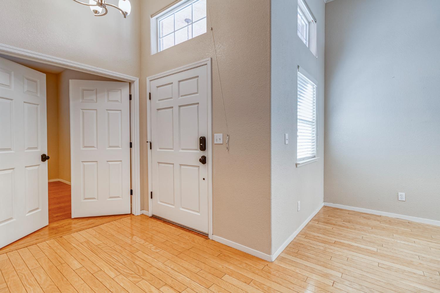 2100 Paramont Way, Modesto, CA 95355