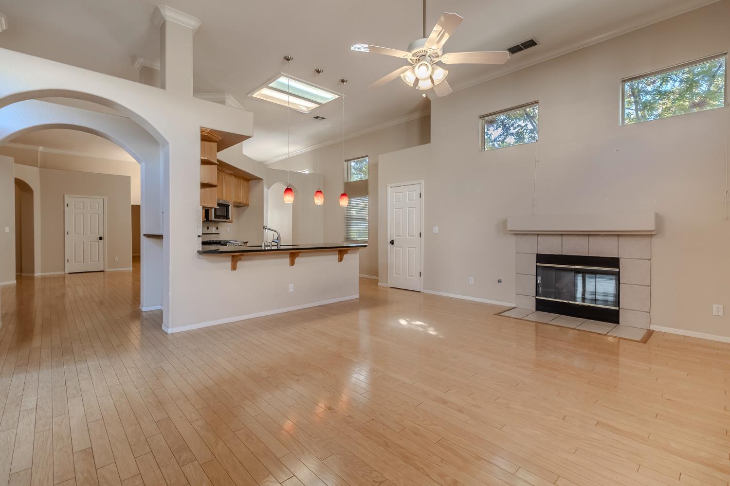 2100 Paramont Way, Modesto, CA 95355