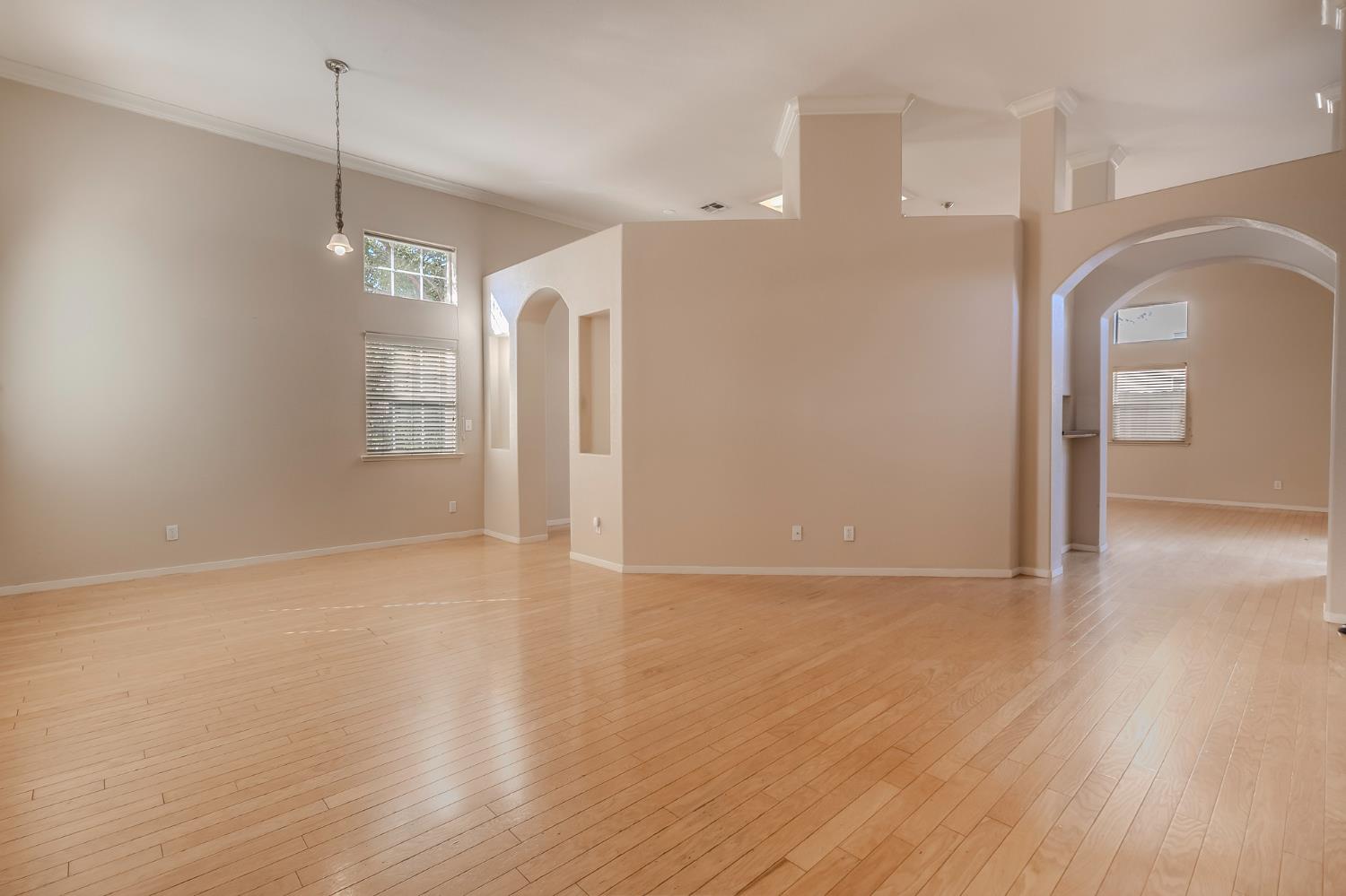 2100 Paramont Way, Modesto, CA 95355