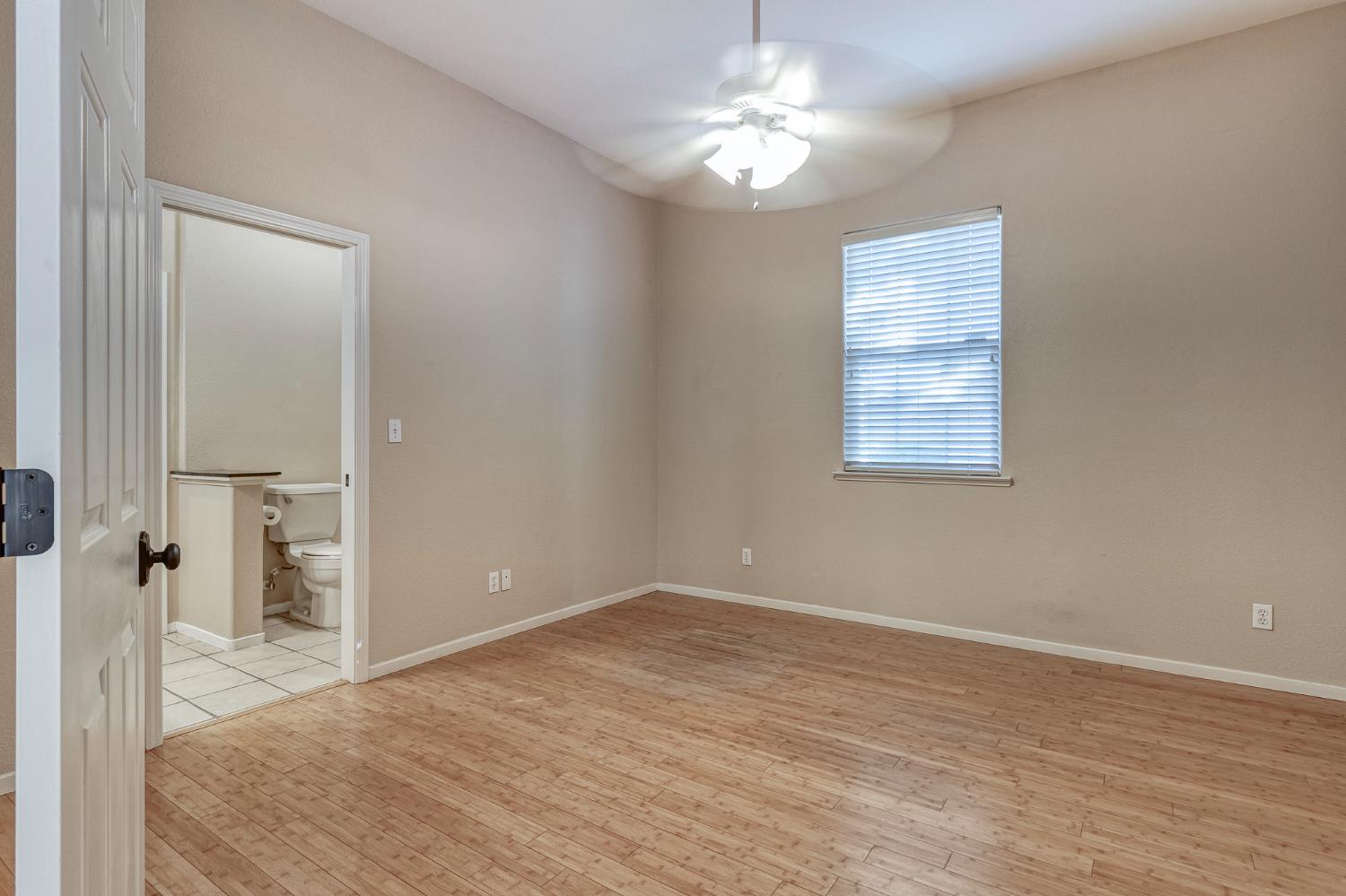 2100 Paramont Way, Modesto, CA 95355