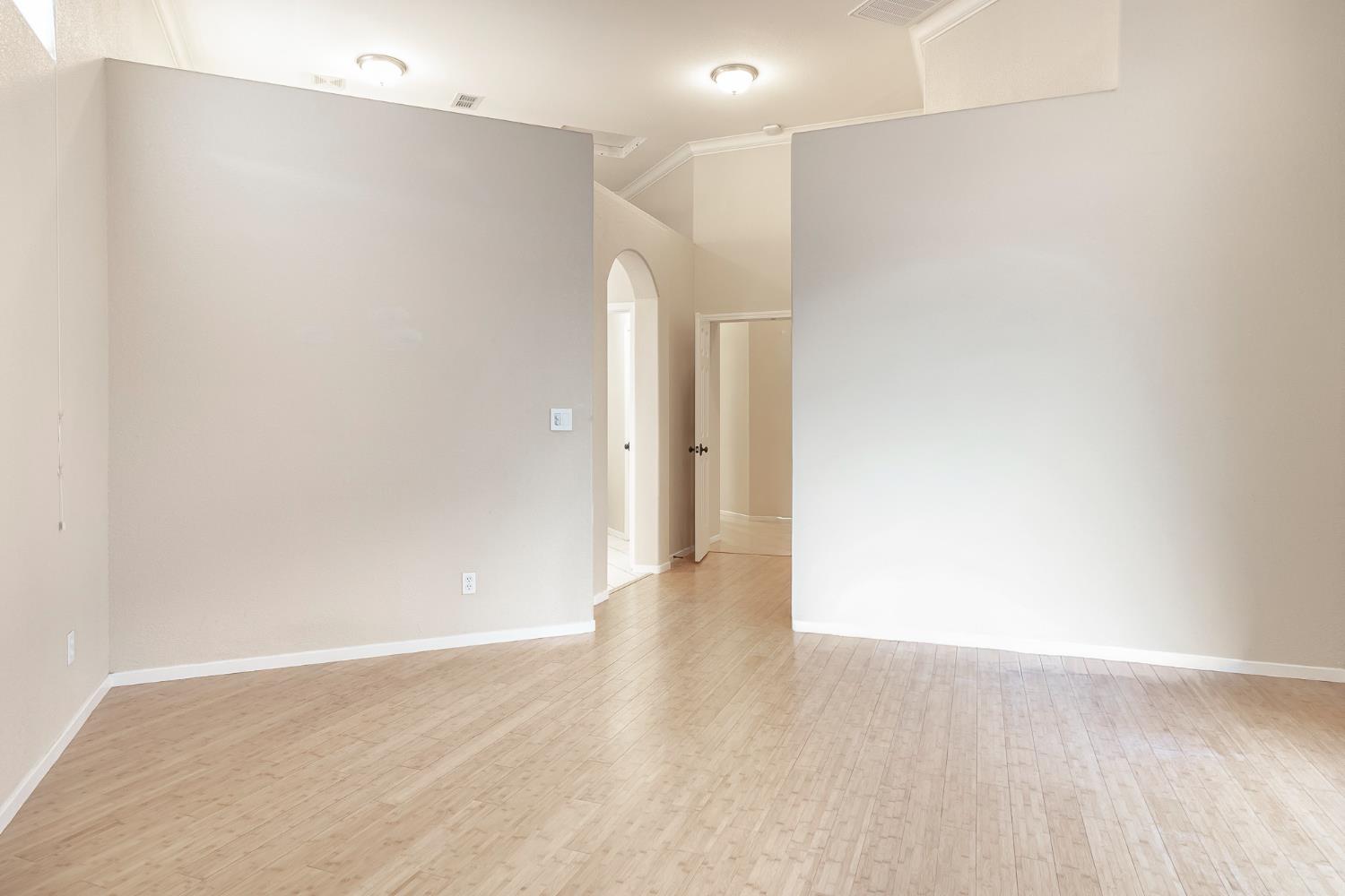 2100 Paramont Way, Modesto, CA 95355