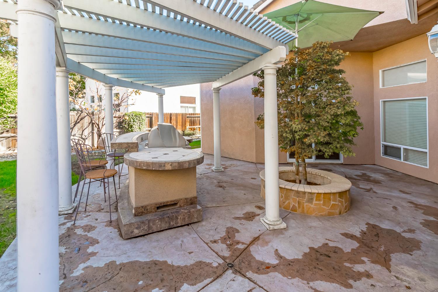 2100 Paramont Way, Modesto, CA 95355