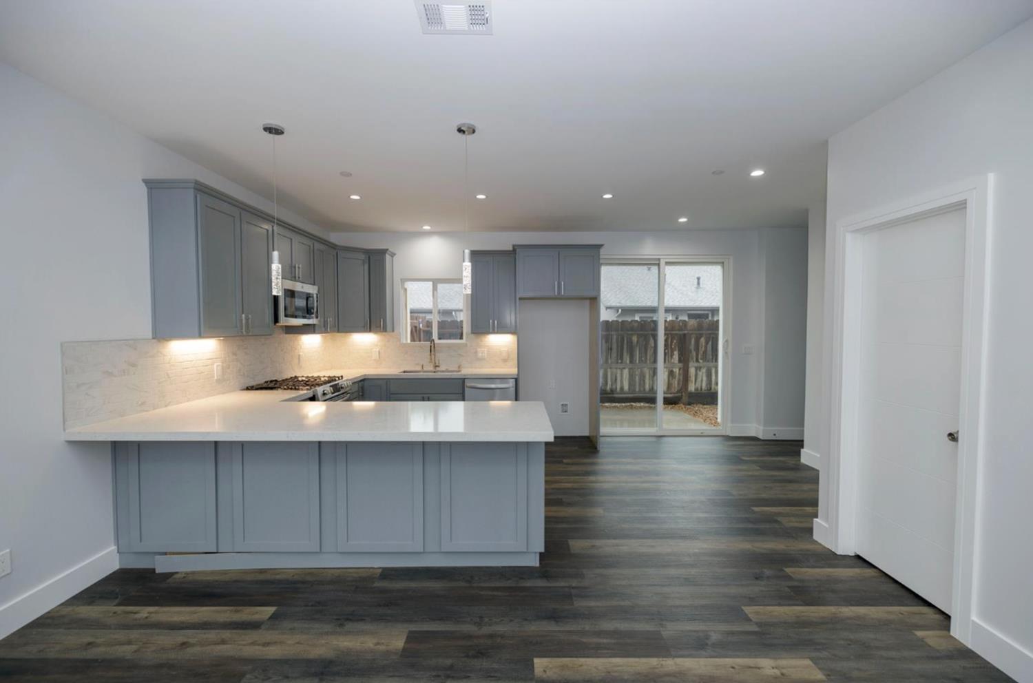 439 Coffee Rd, Modesto, CA 95355