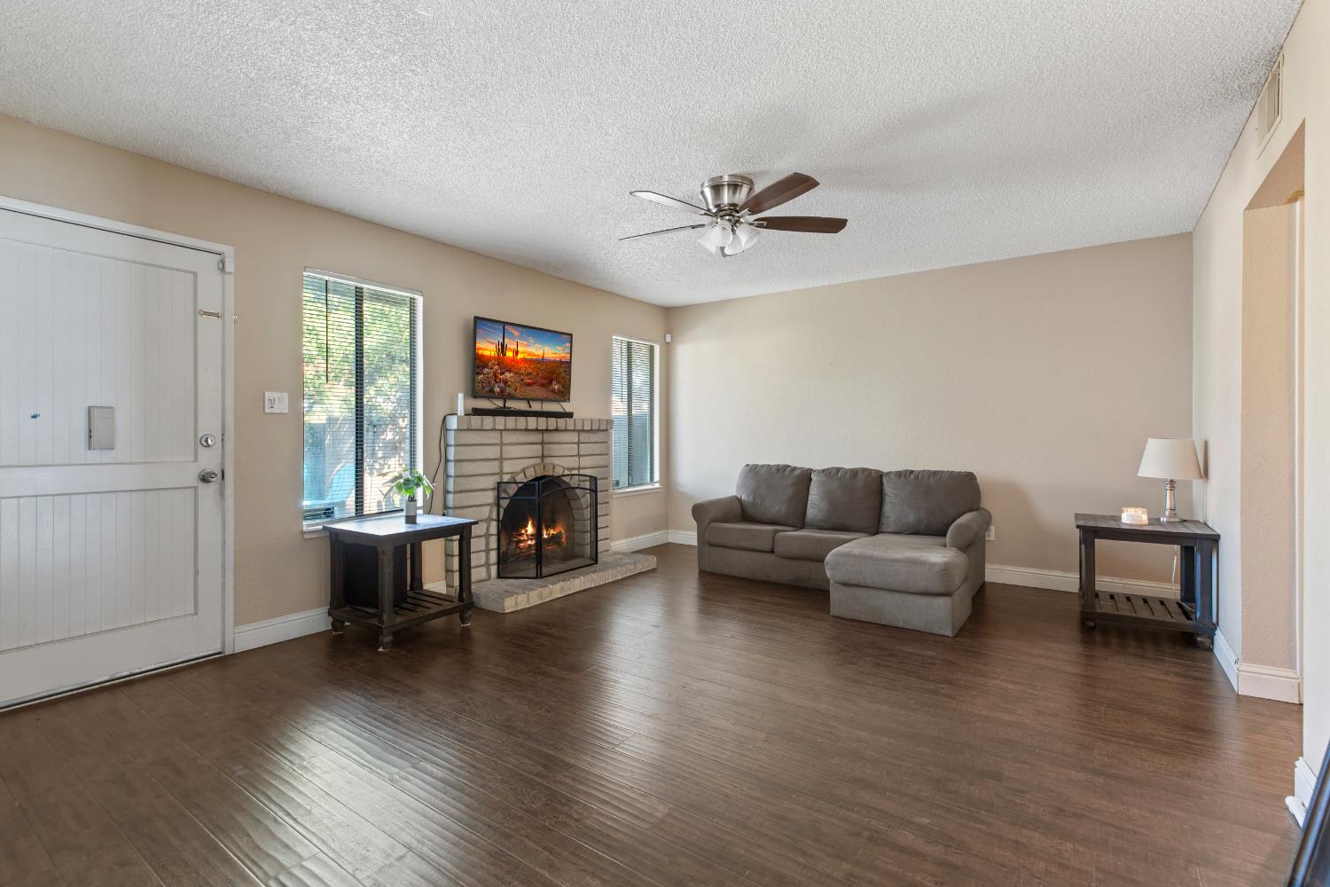 2756 Barcelona Dr, Modesto, CA 95354