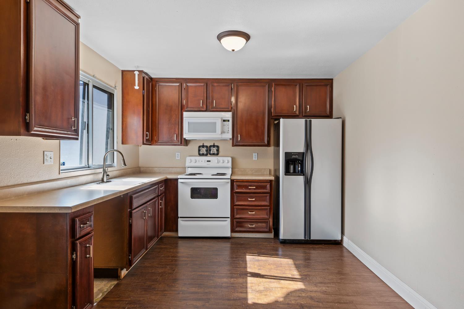 2756 Barcelona Dr, Modesto, CA 95354