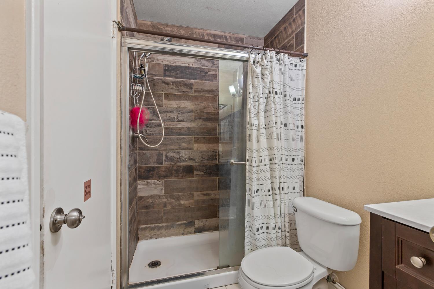 2756 Barcelona Dr, Modesto, CA 95354