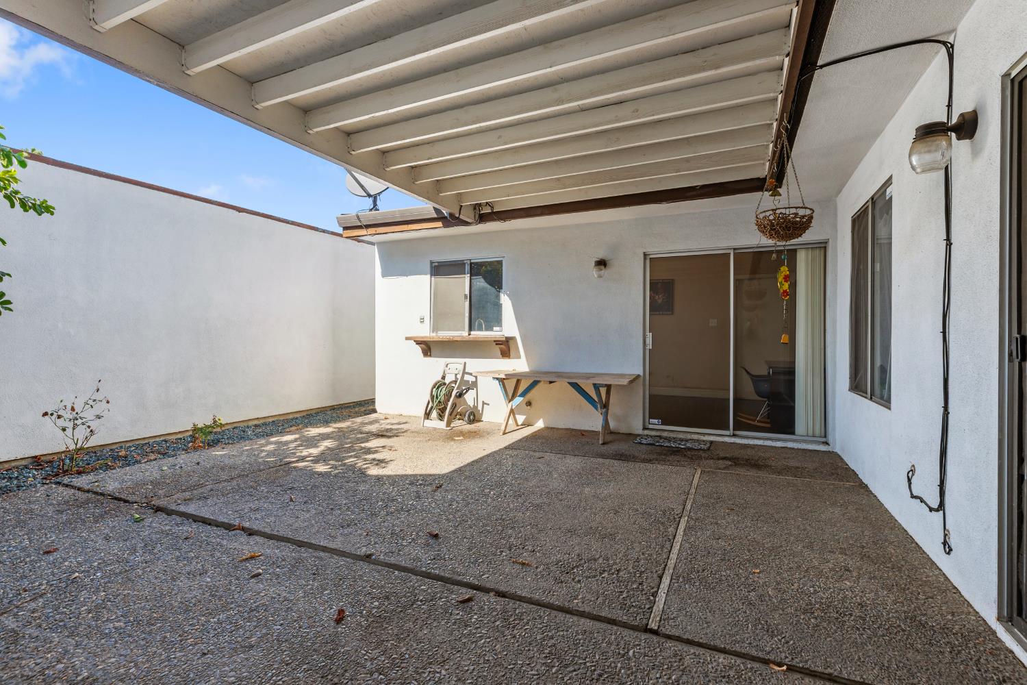 2756 Barcelona Dr, Modesto, CA 95354