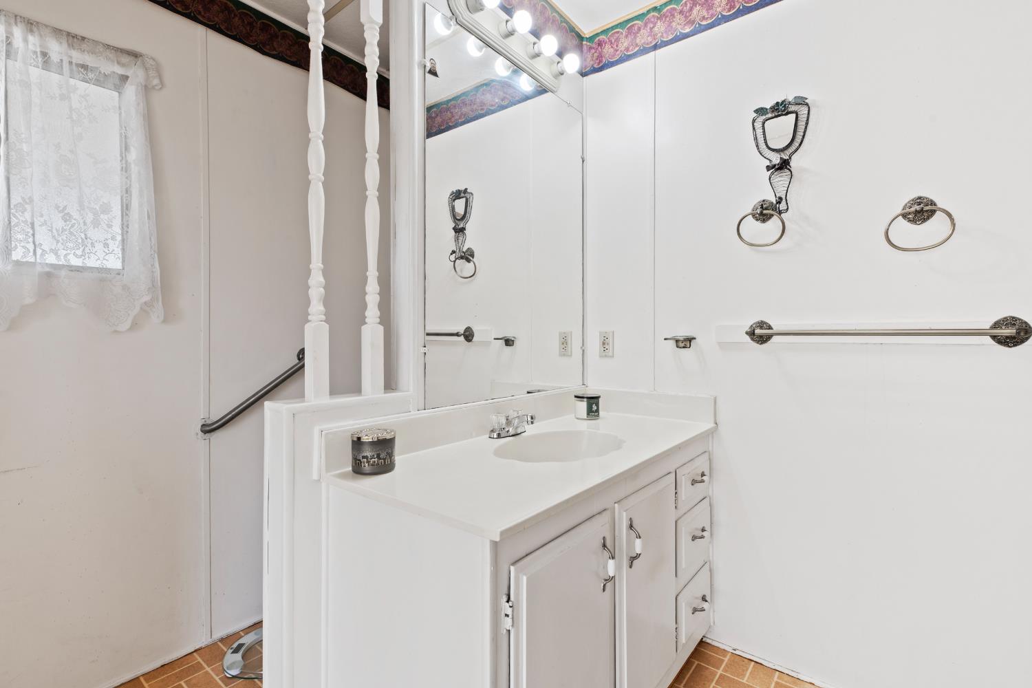 1200 S Carpenter Rd #18, Modesto, CA 95351