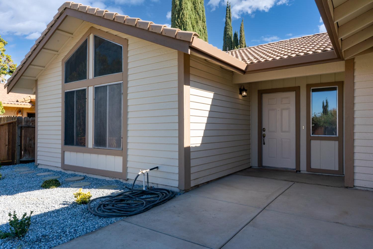 760 Meadowlark Ave, Los Banos, CA 93635