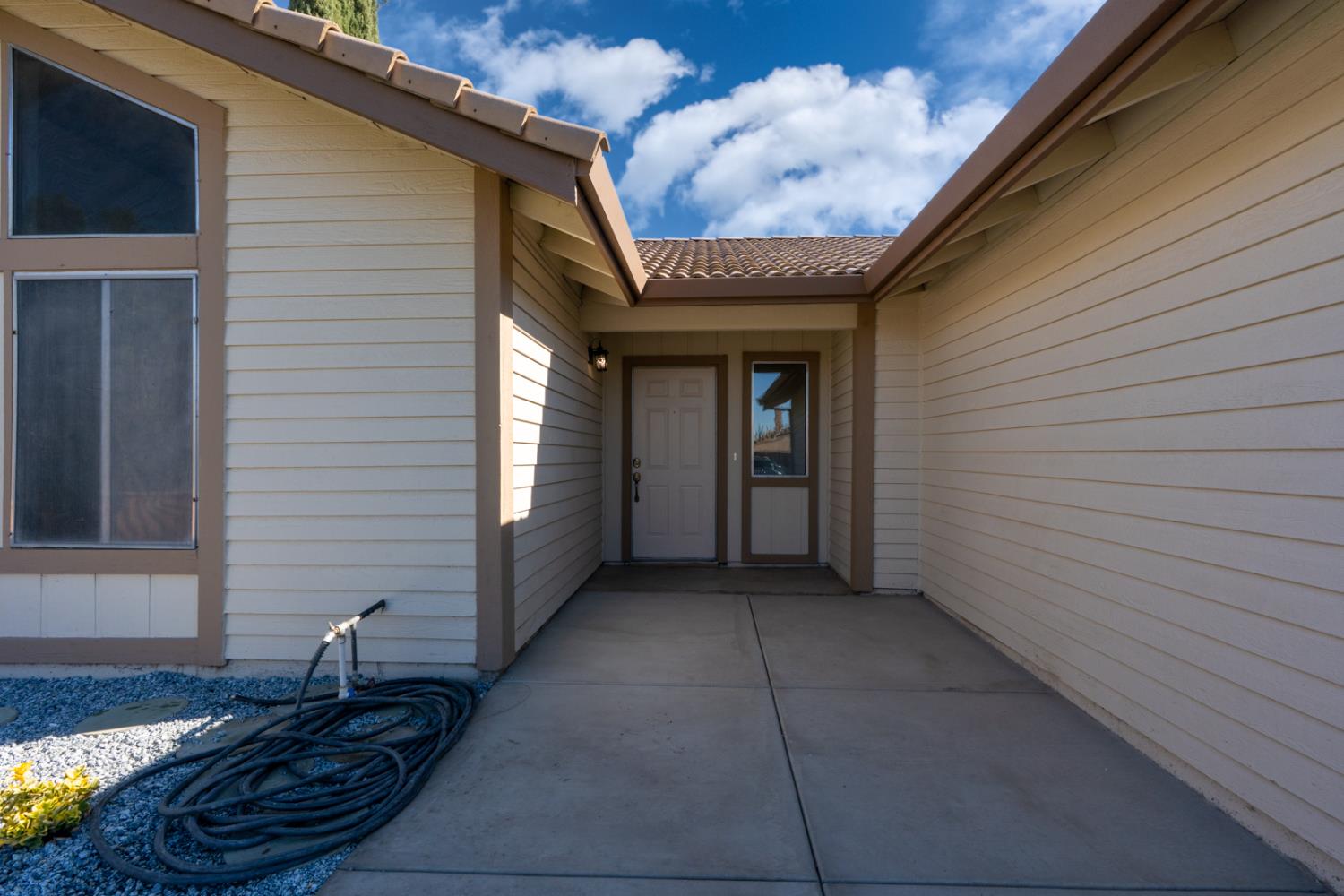 760 Meadowlark Ave, Los Banos, CA 93635
