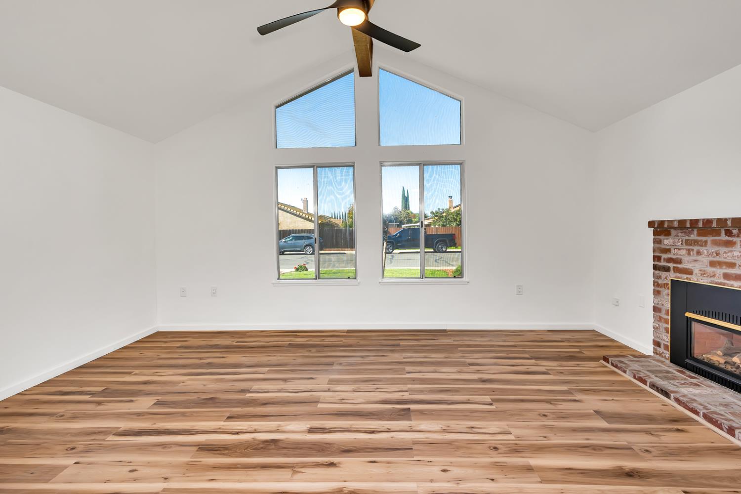 760 Meadowlark Ave, Los Banos, CA 93635