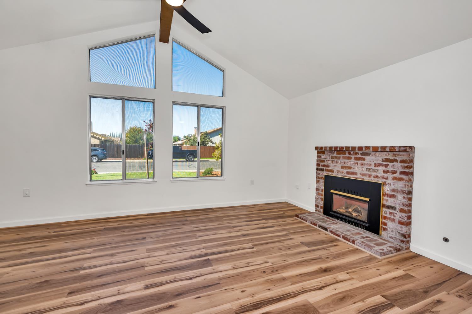 760 Meadowlark Ave, Los Banos, CA 93635