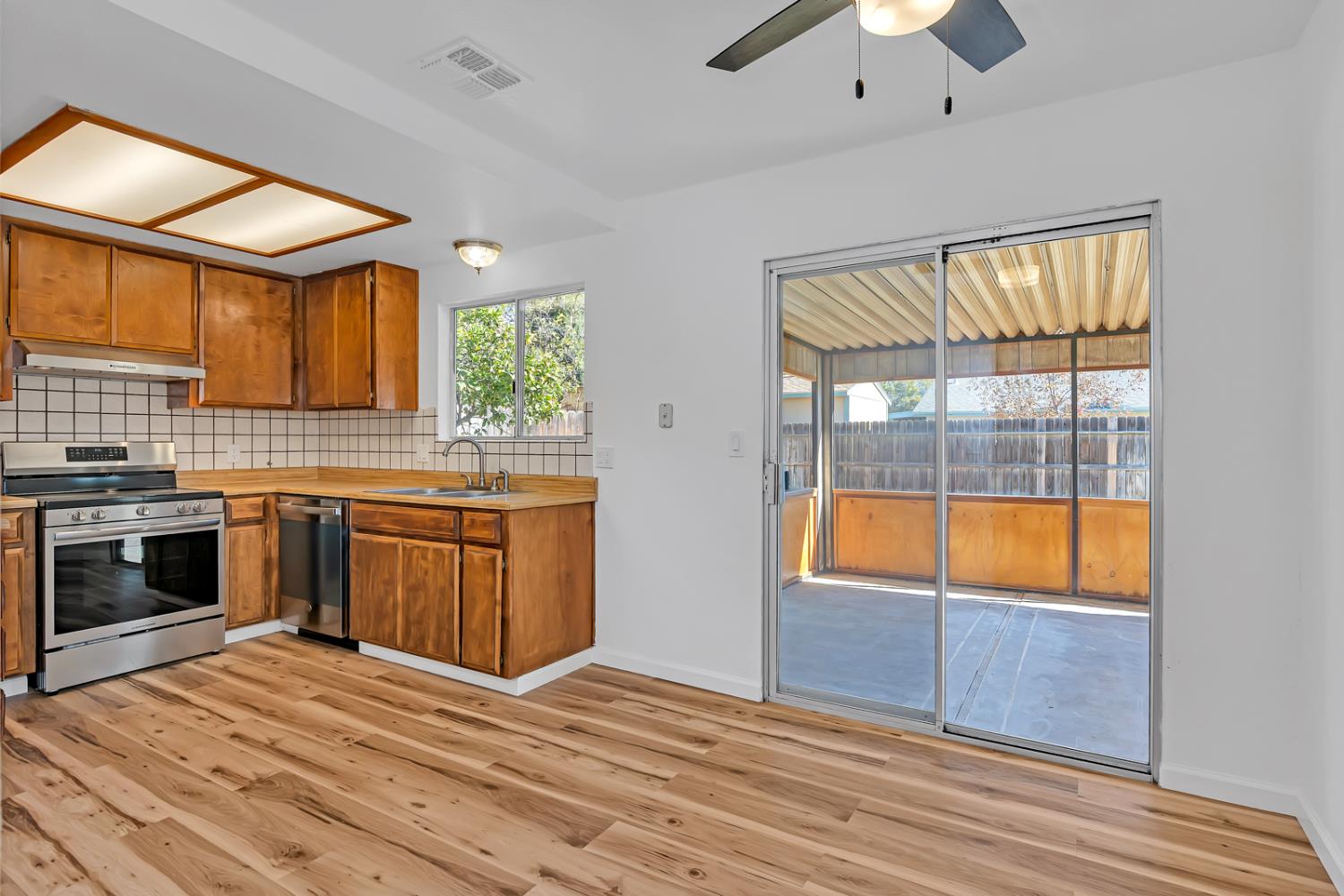 760 Meadowlark Ave, Los Banos, CA 93635