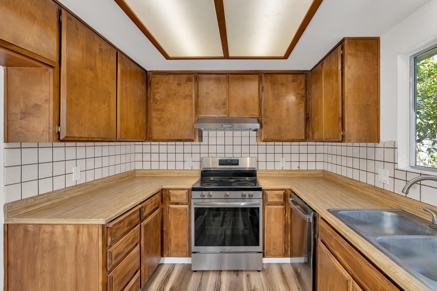 760 Meadowlark Ave, Los Banos, CA 93635