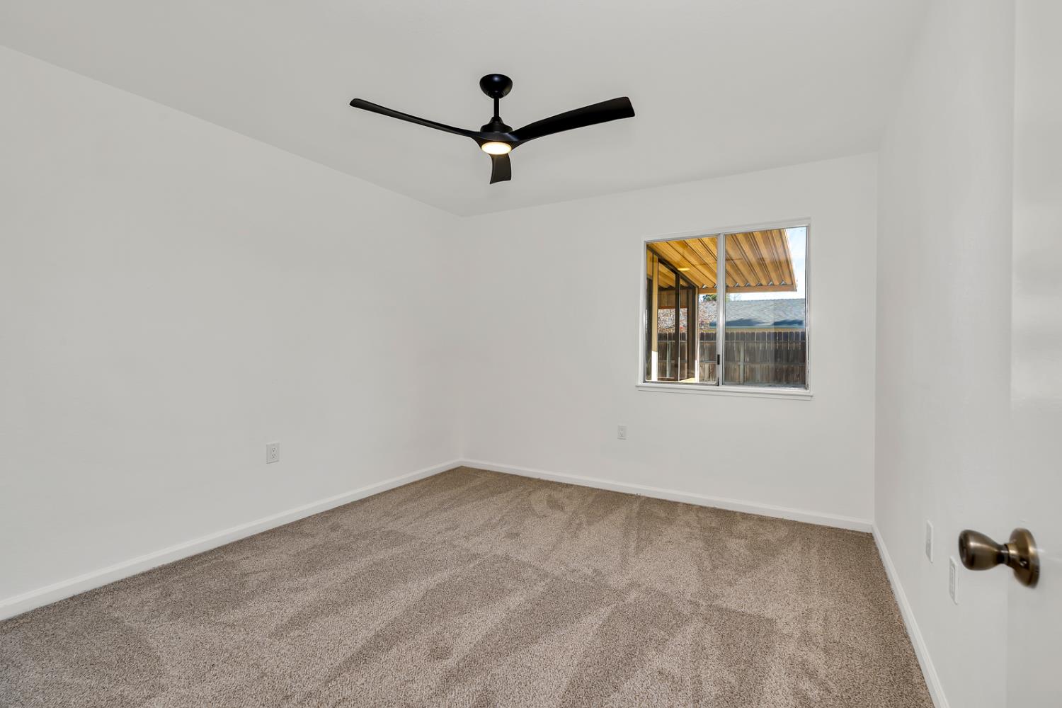 760 Meadowlark Ave, Los Banos, CA 93635